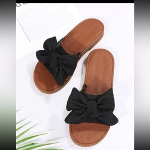 Womens black bow sandals size 7.5
